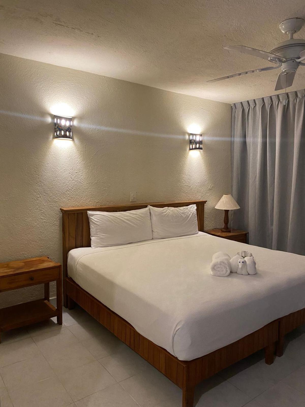Hotel Villas Ema Zihuatanejo Exterior photo