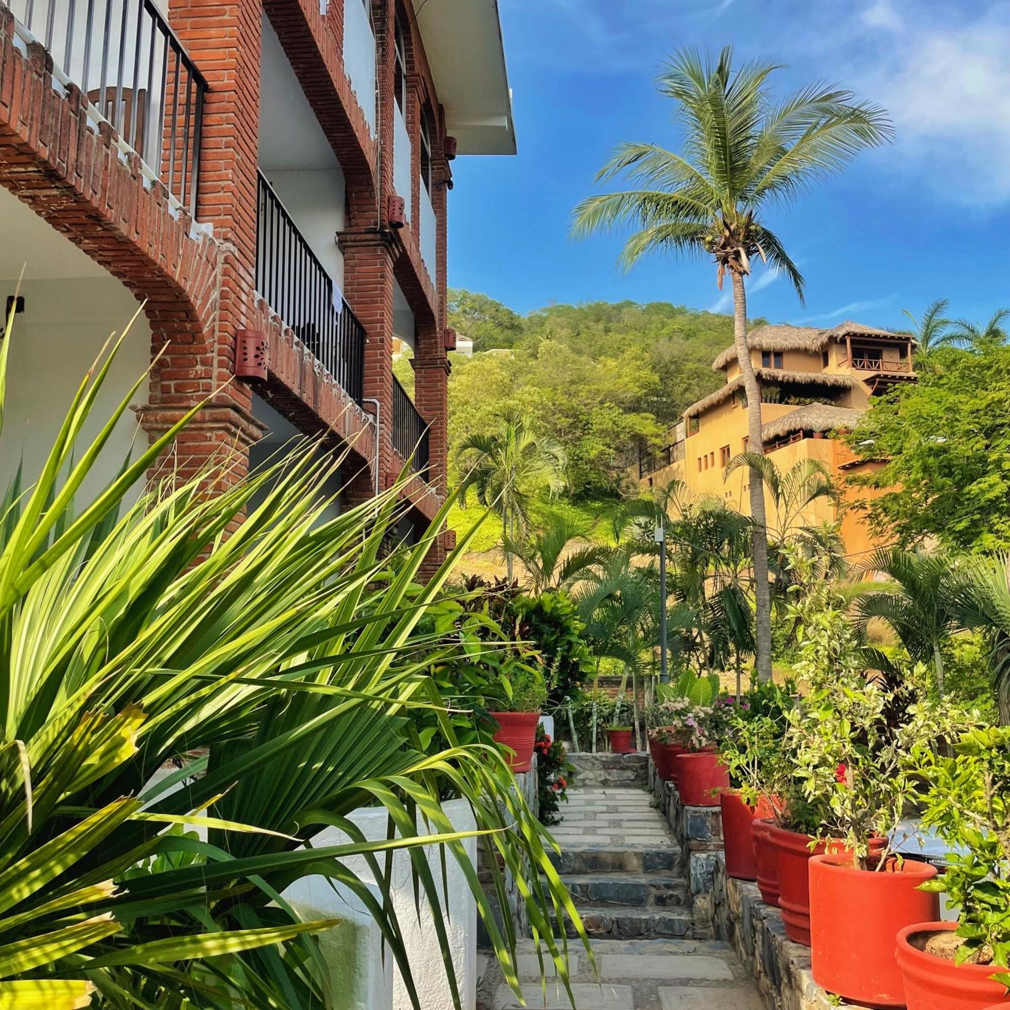Hotel Villas Ema Zihuatanejo Exterior photo