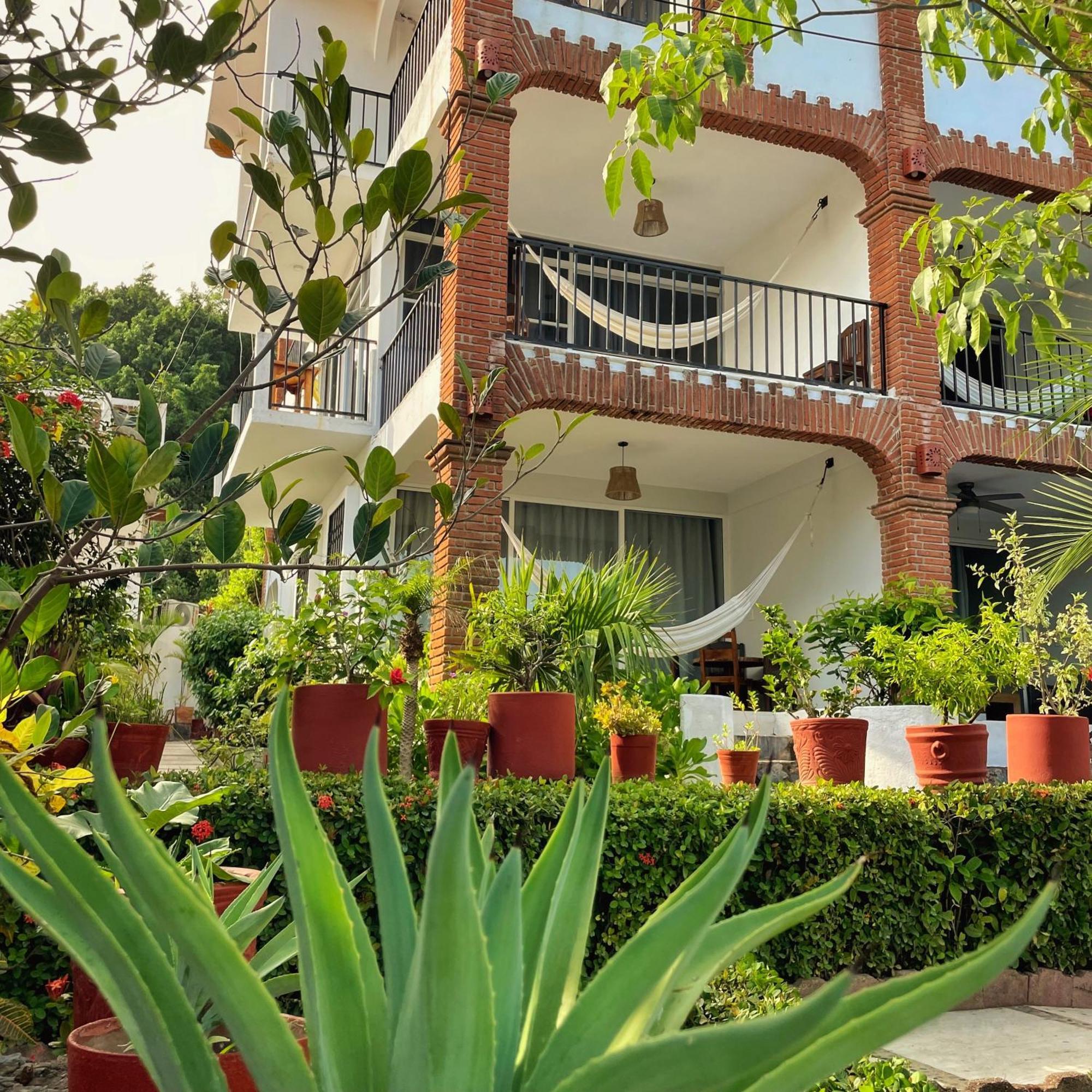 Hotel Villas Ema Zihuatanejo Exterior photo